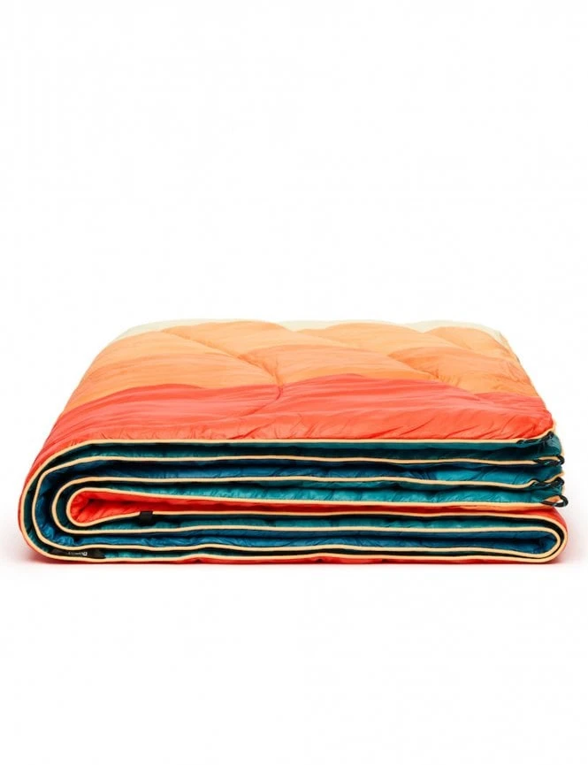 Rumpl Newport Swell Original Puffy Blanket – Recycled Water-Resistant Outdoor Throw 4 Rumpl Newport Swell Original Puffy Blanket – Recycled Water-Resistant Outdoor Throw - Image 2