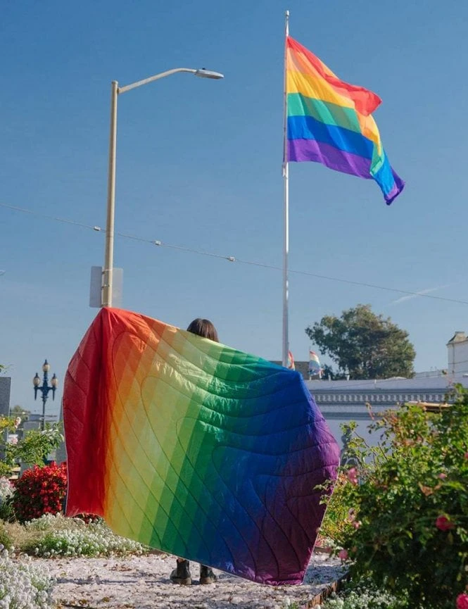 Rumpl Original Puffy Blanket in Rainbow Fade – Technical Insulated Camping Blanket 8 Rumpl Original Puffy Blanket in Rainbow Fade – Technical Insulated Camping Blanket - Image 6