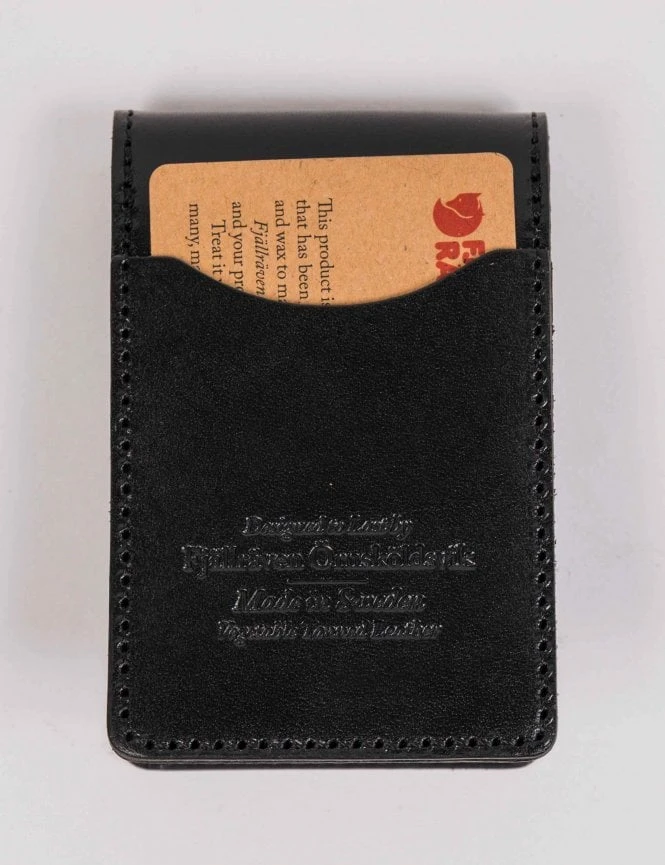 Fjallraven Ovik Card Holder Large – Black Vegetable-Tanned Leather Bifold Wallet 5 Fjallraven Ovik Card Holder Large – Black Vegetable-Tanned Leather Bifold Wallet - Image 3
