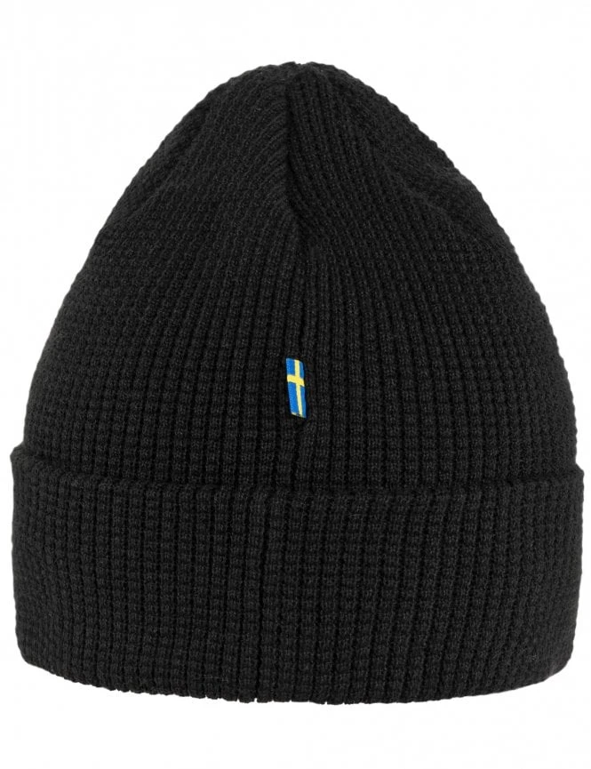 Fjallraven Tab Beanie Hat in Black – Recycled Waffle-Knit Cuffed Beanie 5 Fjallraven Tab Beanie Hat in Black – Recycled Waffle-Knit Cuffed Beanie - Image 3